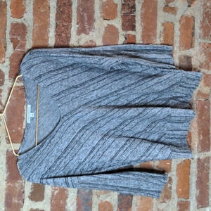 Green Envelope Large Black‎ & Gray Cozy V-Neck Sweater